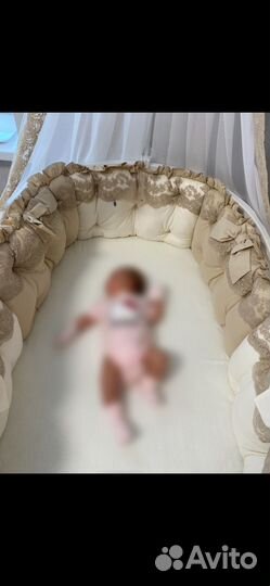 Бортики в детскую кроватку(балдахин,одеяло и тд)