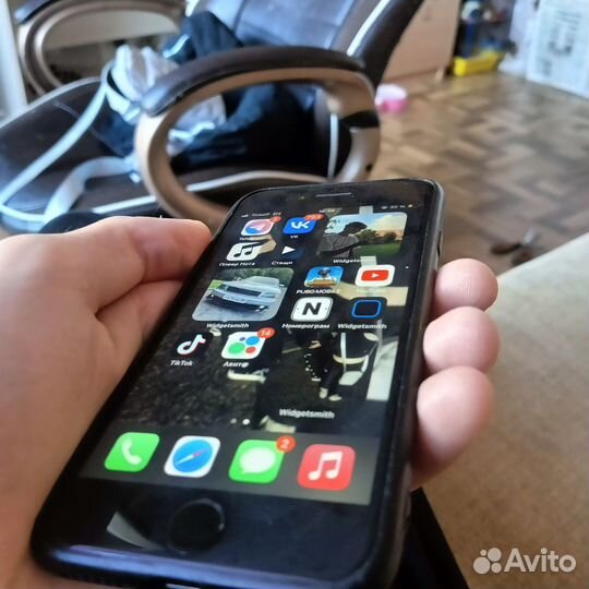 Телефон iPhone Se 2020