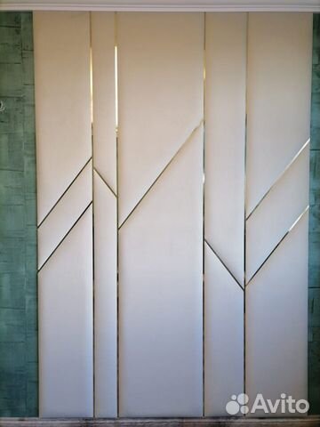 Мягкие стеновые панели с латунным профилем