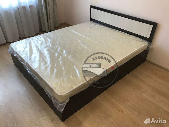 Кровать с матрасом