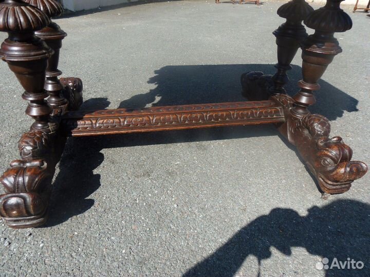 Компьютерный стол с резьбой. Дуб