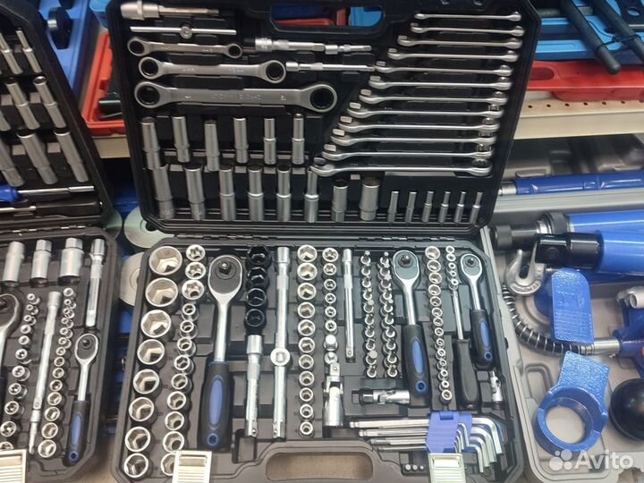 Набор инструментов для автомобиля