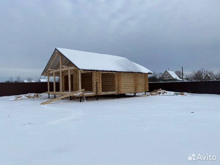 Сруб дома из бревна ручной рубки не бруса 9x11