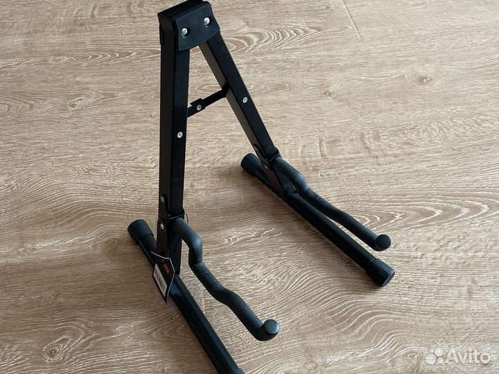 Складная стойка под гитару