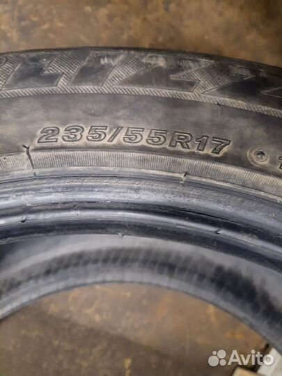 Bridgestone Blizzak Spike-01 235/55 R17 103P