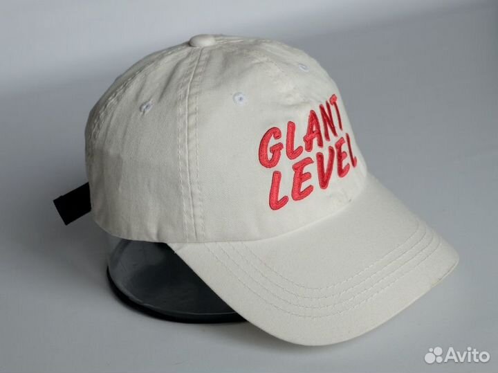 Белая летняя бейсболка 
