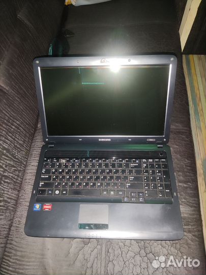 Sumsung ноутбук NP-R525L