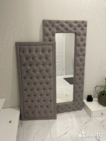 Зеркало с вешалкой настенное в прихожую