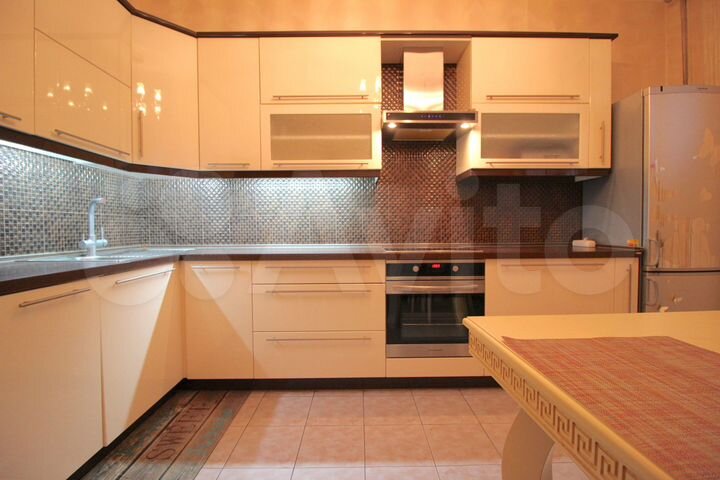 2-к. квартира, 72,6 м², 1/12 эт.