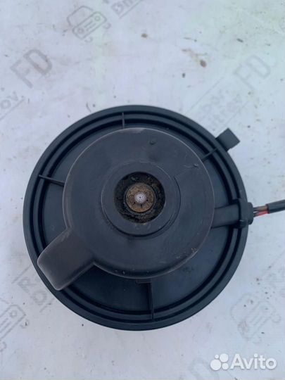 Моторчик печки Volkswagen Passat B3 1988 357819021