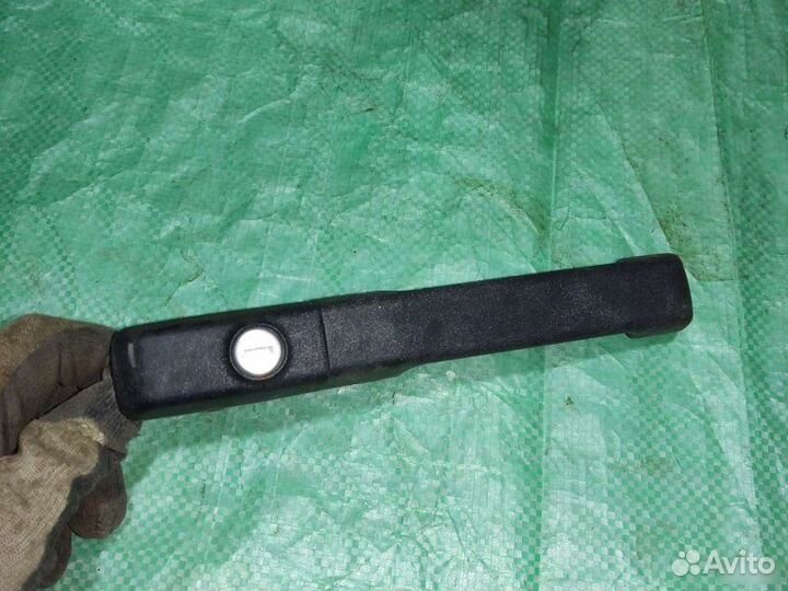 Ручка передняя правая Volkswagen Passat B3 1993