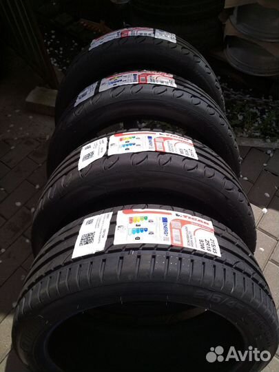 Tigar UHP Ultra High Performance 215/45 R18 93W