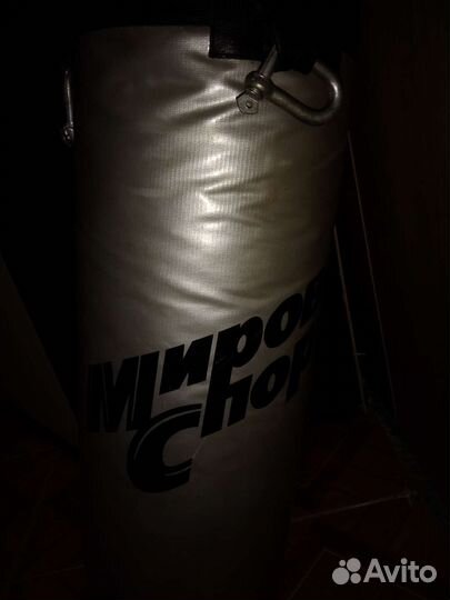 Боксерская груша и перчатки