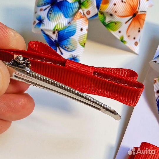 Красный набор резинок и заколок для волос