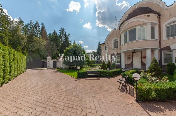 Дом 450 м² на участке 20 сот.