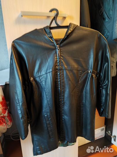 Кожаная куртка с капюшоном