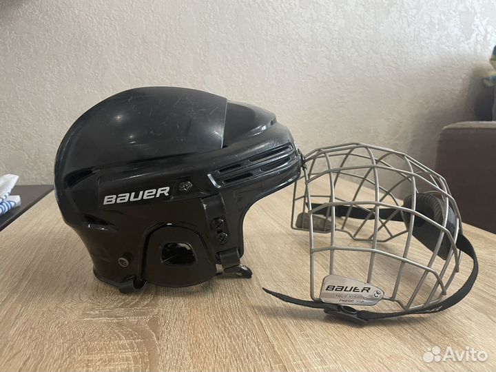 Хоккейный шлем