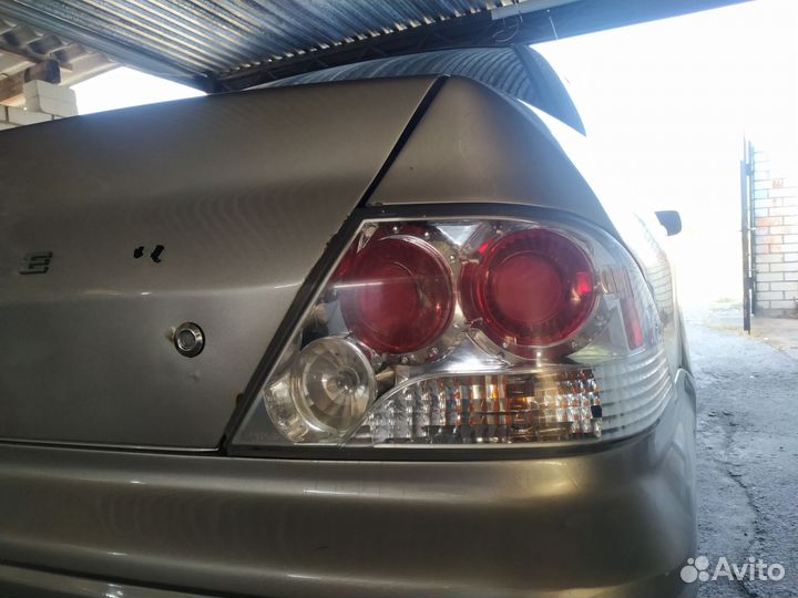 Задний правый фонарь Mitsubishi cedia