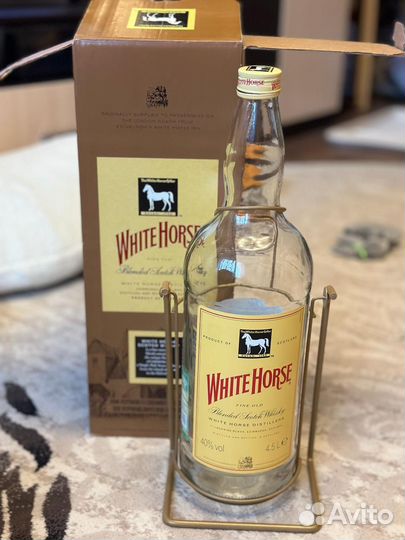 Бутылка на качелях