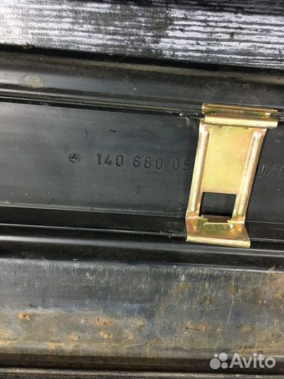 Внутренние накладки порогов Mercedes-Benz W140