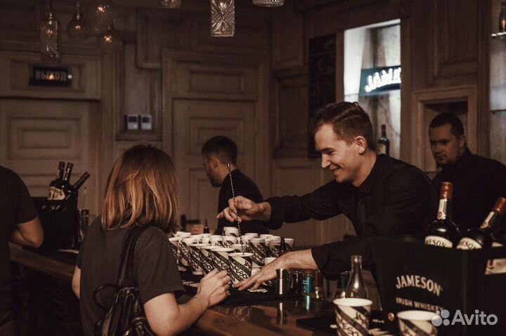 Выездной бар, бармен