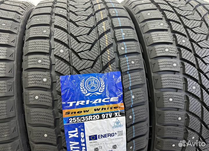 Tri Ace Snow White II 255/35 R20 58J