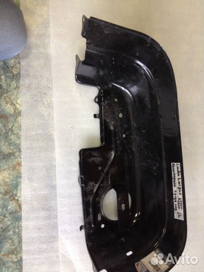 LADA Largus Кронштейн подлокотника 3-го ряда сиден