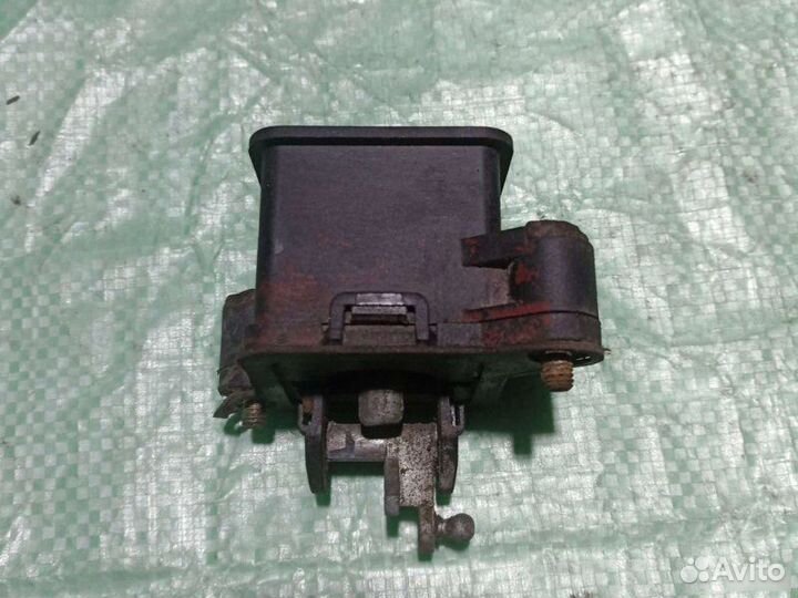 Кнопка открывания багажника Volkswagen Passat B3