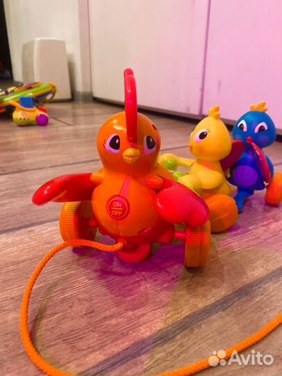 Музыкальная каталка Курочка с цыплятами