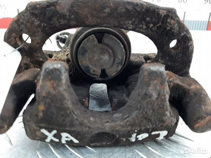 Суппорт задний правый для Mitsubishi Carisma