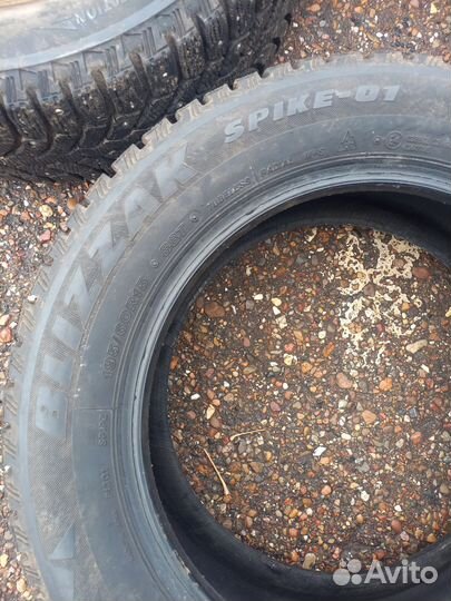 Bridgestone Blizzak Spike-01 195/60 R15 88T