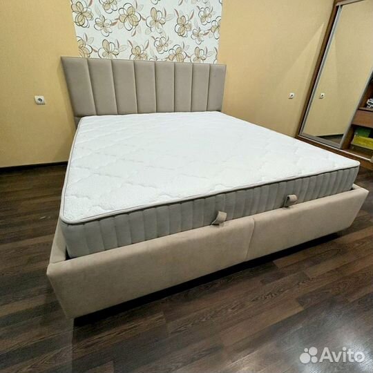 Кровать с изголовьем