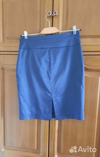 Юбка классическая из стрейч-атласа, р-р 48