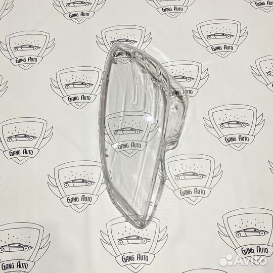 Стекло левой фары Mercedes W204 С204 дорестайлинг