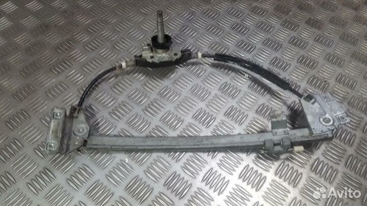 Правый задний стеклоподъемник Audi 100