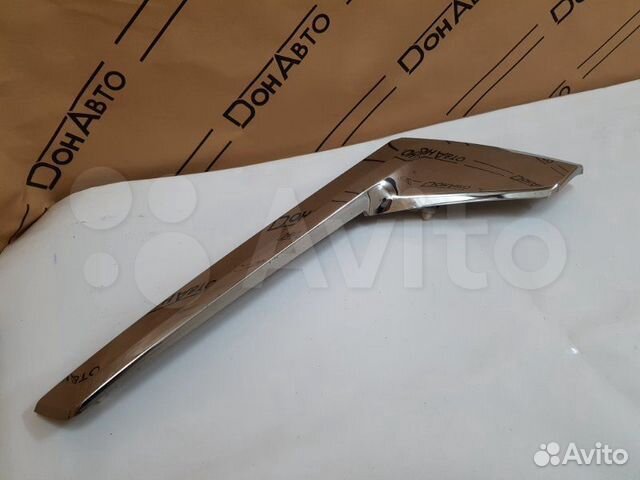 Хром накладка передней правой фары lс 200