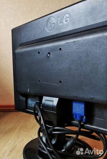 Монитор LG 19