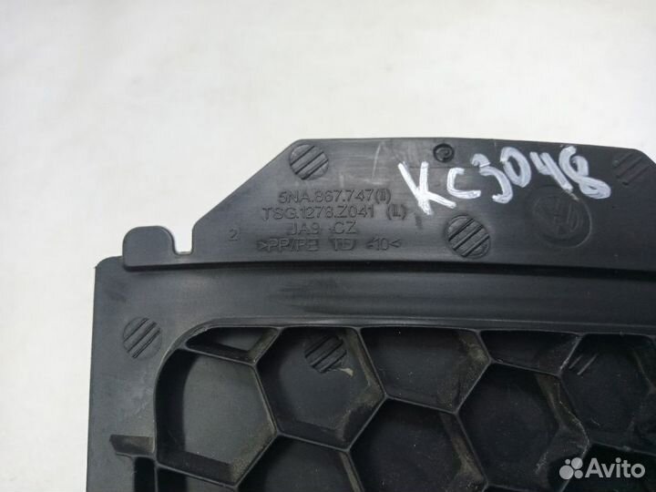 Лючок обшивки volkswagen tiguan Левый