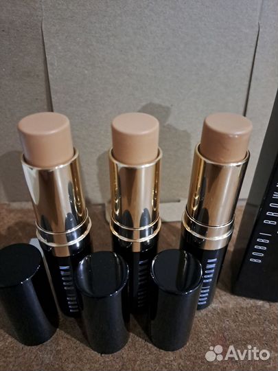 Тональное средство стик Golden Beige. Bobby Brown