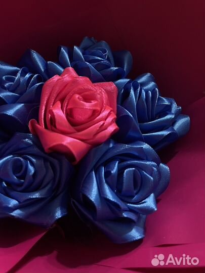 Розы из атласных лент