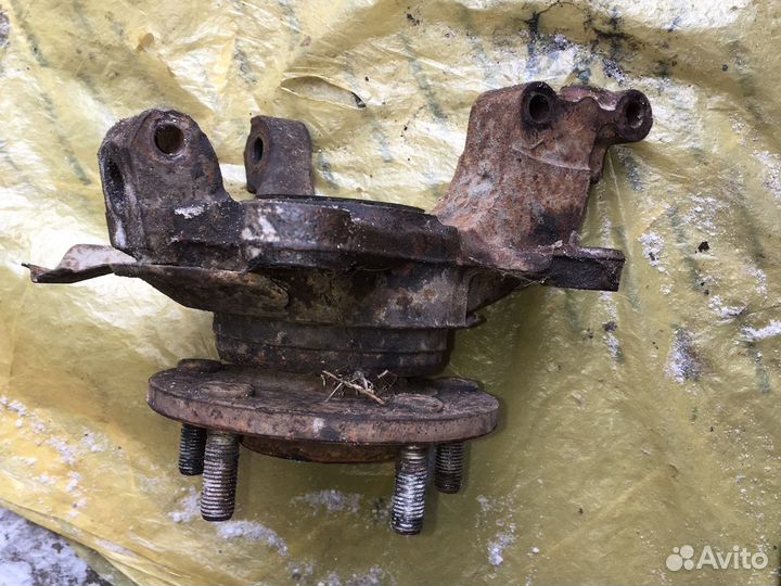 Ступица передняя Mazda 626 GE