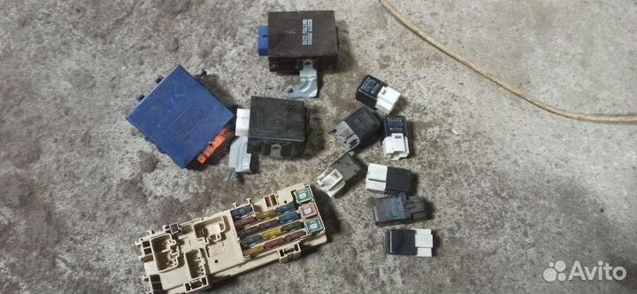 Блоки и реле Toyota carina e