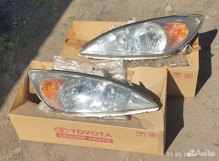 Комплект передних фар на Тойоту Камри V30 -2004г