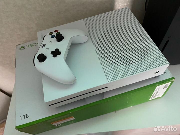 Xbox One S 1тб