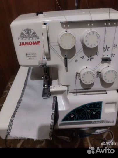 Швейная машина janome