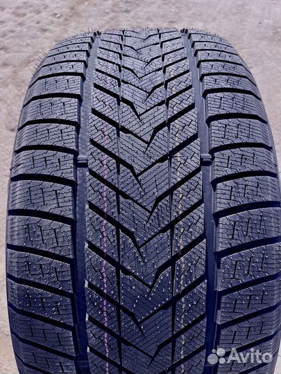 Sonix WinterXPro 999 275/45 R21 117T