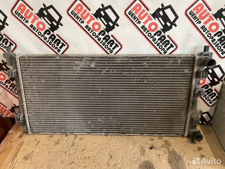 Радиатор основной VW Polo MK5 МКПП с дефектом