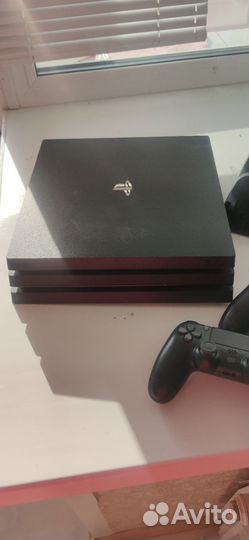 Игровая приставка ps4 pro