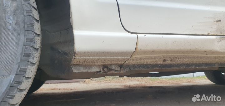 Продам левое переднее крыло на honda civic ferio