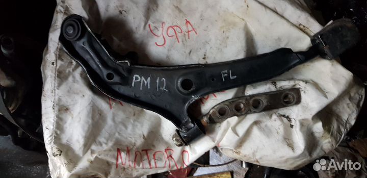 Nissan Liberty рычаг передний левый оригинал всбор